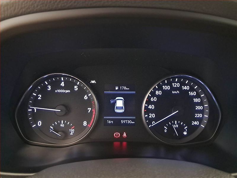 Hyundai i30 (2021) Smart 1.0 T-GDI, ČR,1.maj - fotka 11 z 18