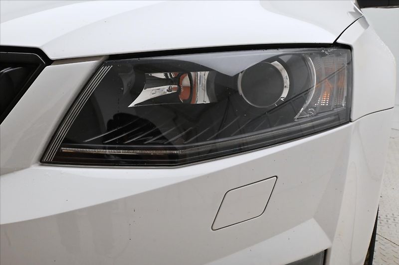 Škoda Octavia 2,0 TDI 135kW RS Záruka až 5 l - fotka 28 z 30