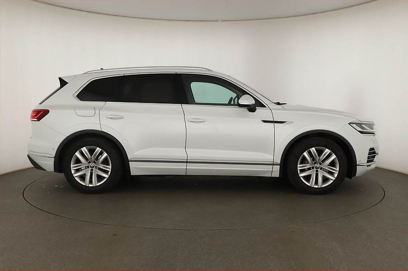 Volkswagen Touareg (2022) 3.0 TDI - fotka 6 z 23