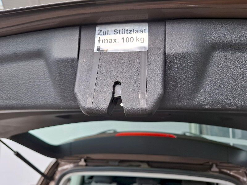 Volkswagen Sharan (2012) TDI 2,0/110 kW 7-míst - fotka 33 z 37