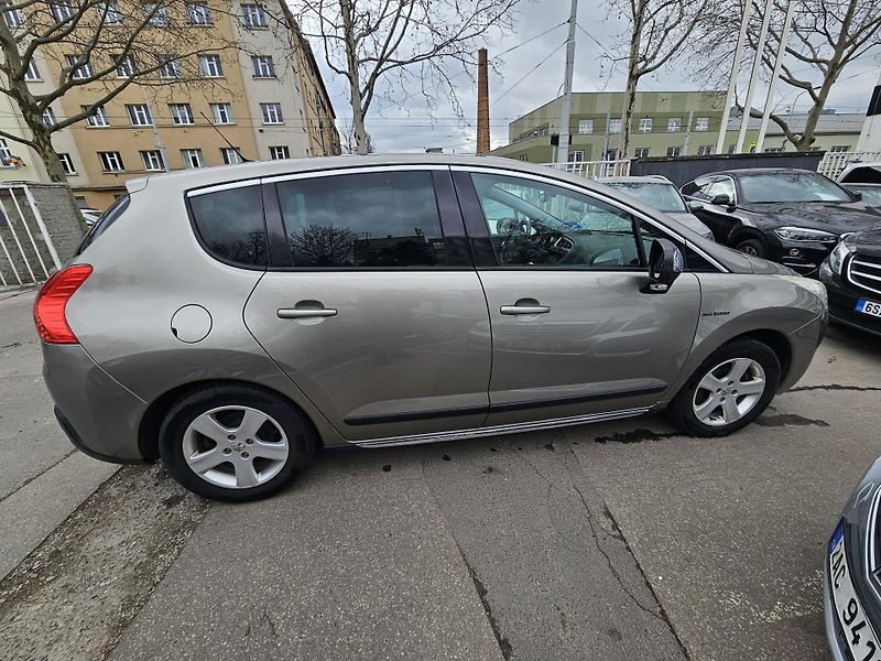 Peugeot 3008 2,0 HDI Panorama - fotka 7 z 16