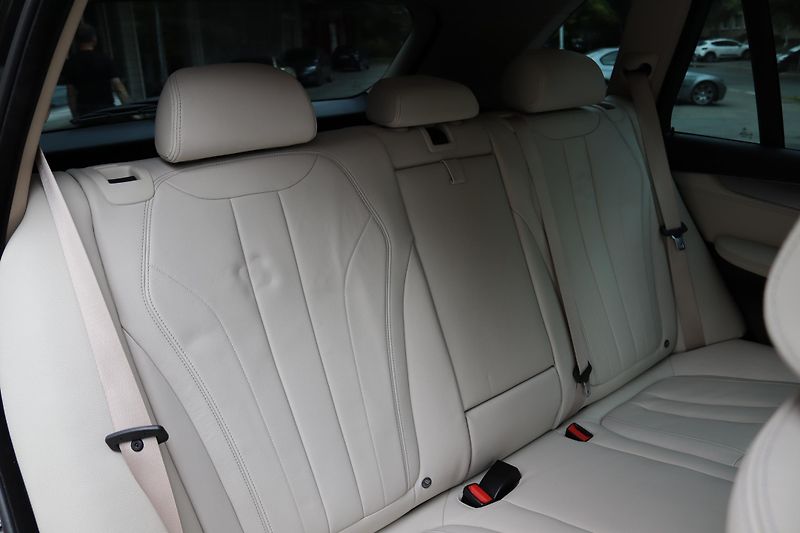 BMW X5 XDRIVE 40e F15 230kW DPH - fotka 38 z 48