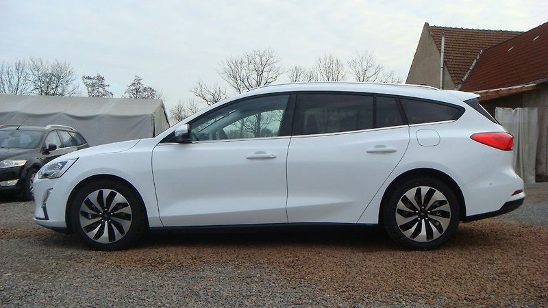 Ford Focus (2018) Trend Edition Plus 1.0EcoBoost - fotka 2 z 30