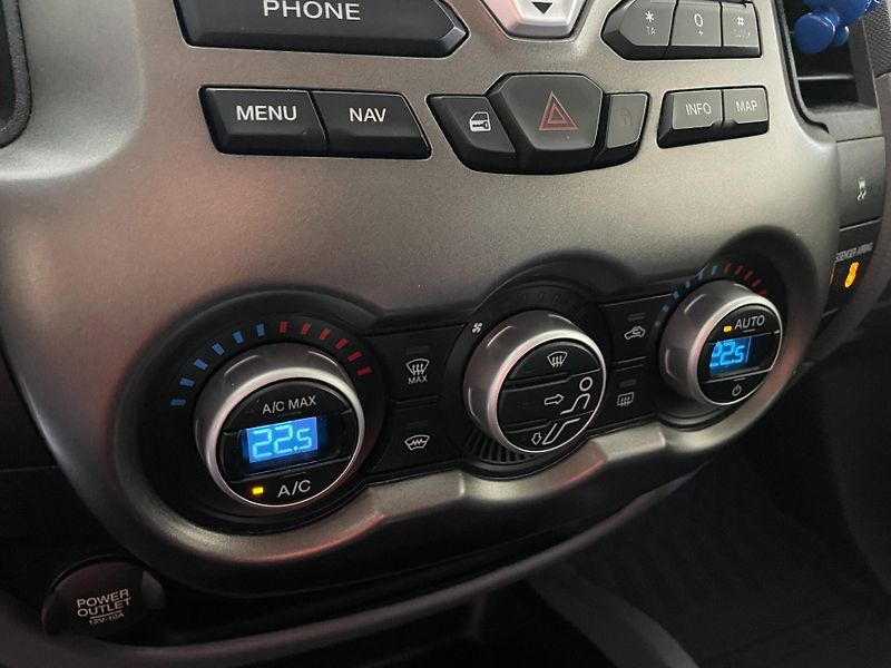 Ford Ranger (2015) Limited 3.2TDCi 147kW 4x4 - fotka 14 z 29
