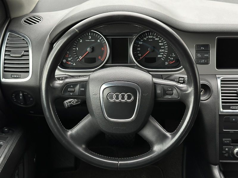 Audi Q7 3.0TDi V6 4x4 Tiptronic 233PS - fotka 24 z 48