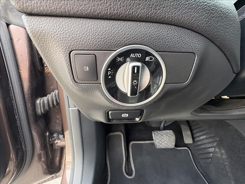 Mercedes-Benz CLA 2,2 220d 130kW,Bi-Xen,Kamera - fotka 5 z 35