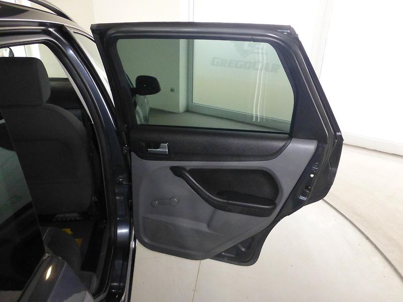Ford Focus (2010) 1,6TDCI*KLIMA*TAŽNÉ**NAVIGACE - fotka 18 z 22