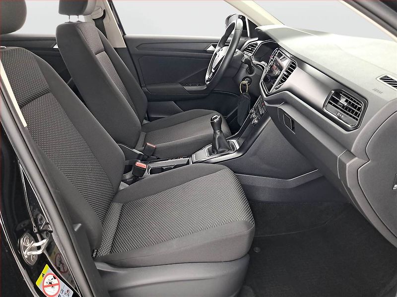 Volkswagen T-Roc (2021) 1.0 TSI, ČR,1.maj - fotka 9 z 17