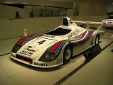 Porsche 936 s nímž posádka Icky - Barth - Haiwood vyhrála Le Mans v roce 1977. Foto: Wikimedia Commons, Guillaume Vachey, CC0