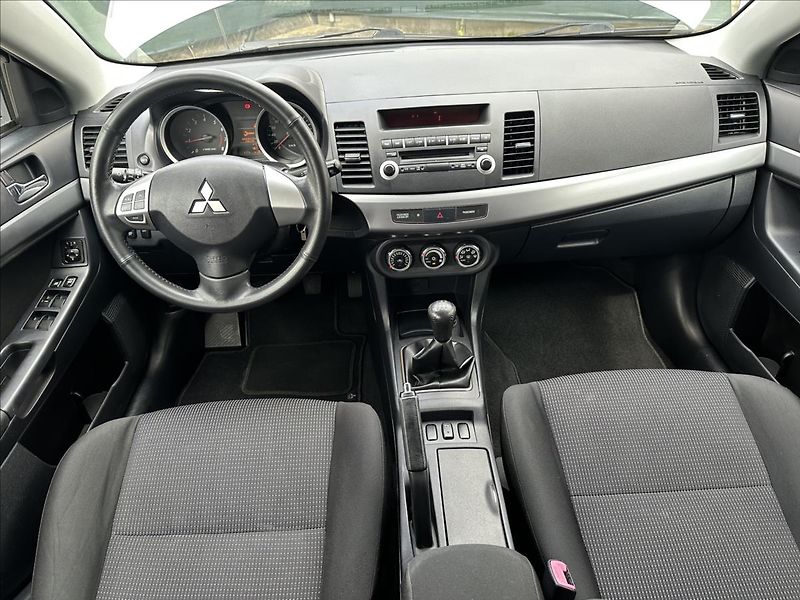 Mitsubishi Lancer 1,6 33 tis KM !! TOP STAV !! - fotka 14 z 27