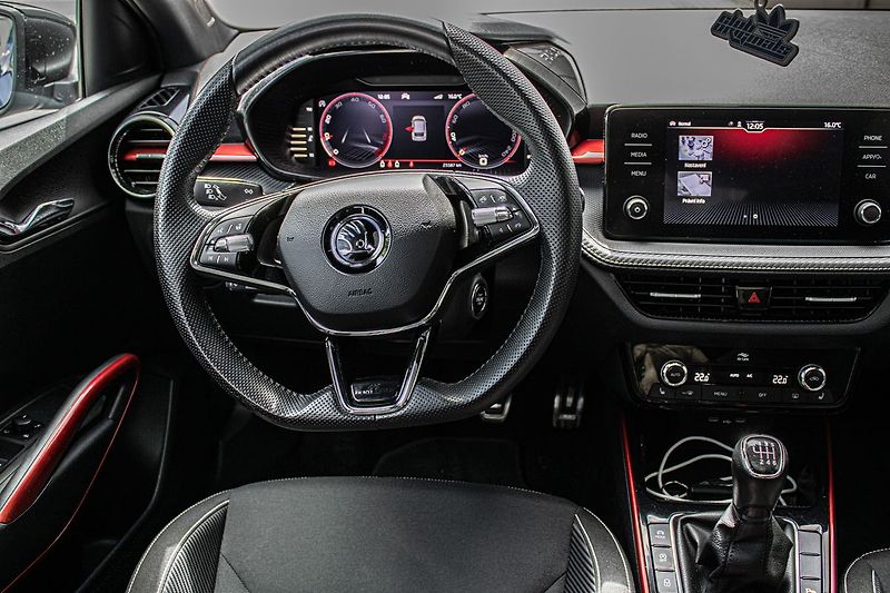 Škoda Fabia Monte Carlo - fotka 34 z 37