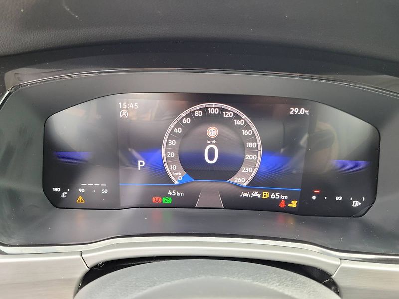 Volkswagen Touran 1.5 TSI DSG R-Line 7míst TAŽNÉ - fotka 23 z 50
