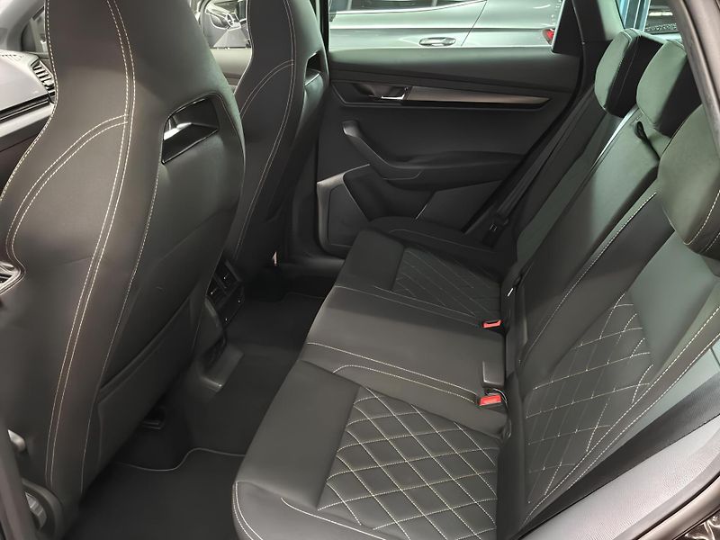 Škoda Karoq 2.0TDI DSG 4x4 Sportline DPH - fotka 4 z 4