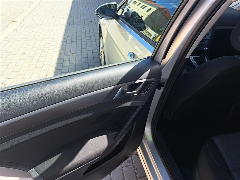 Volkswagen Golf 1,6 TDI Variant - fotka 36 z 45