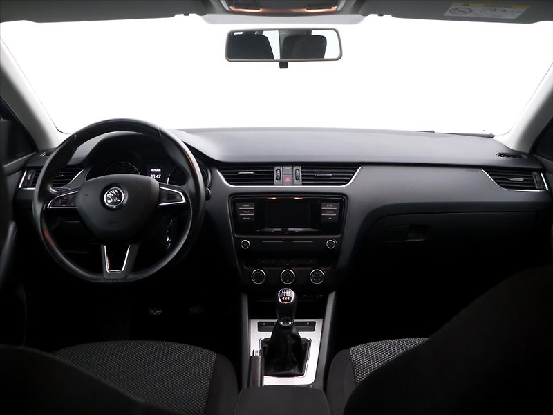 Škoda Octavia 1.6 TDI 81kW 4x4 CZ 2.Maj DPH - fotka 27 z 35