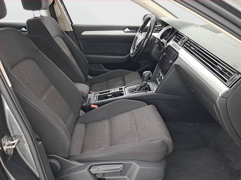 Volkswagen Passat (2017) 2.0 TDI, Automat, Tempomat - fotka 9 z 22