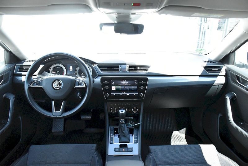 Škoda Superb (2019) Style 2.0 TDI 140kW DSG - fotka 11 z 34