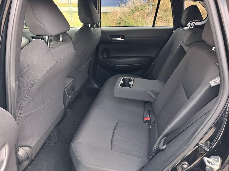 Toyota Corolla Cross 2.0 HSD e-CVT Style - fotka 21 z 21