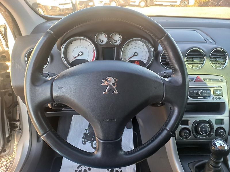 Peugeot 308 (2012) SW 1.6eHDi 82kW Panorama - fotka 15 z 22
