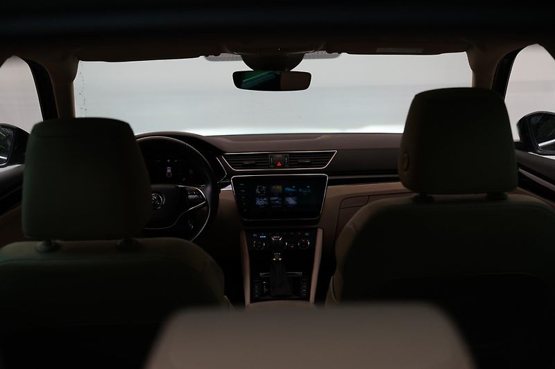 Škoda Superb - fotka 25 z 35