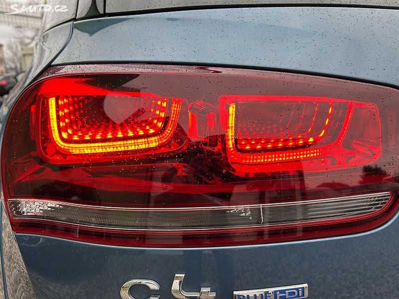 Citroën C4 Picasso (2015) 2.0 HDi 110KW!! PRAVIDELNÝ SER - fotka 24 z 30