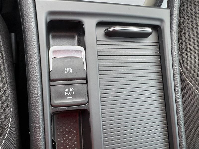 Volkswagen Golf 2,0 TDi 110kW CUP,Navi,Výhřev - fotka 11 z 40