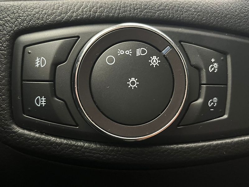 Ford S-MAX 2.0 EB Titanium manuál 7 míst - fotka 19 z 63