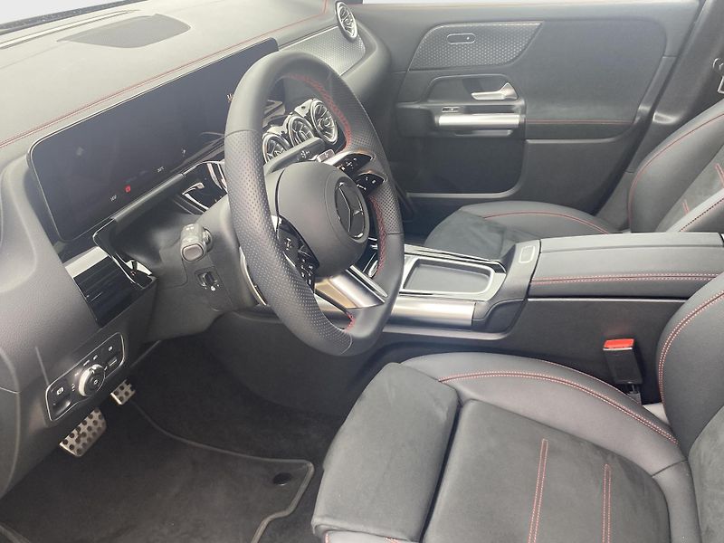 Mercedes-Benz EQA 250+ AMG - fotka 8 z 12
