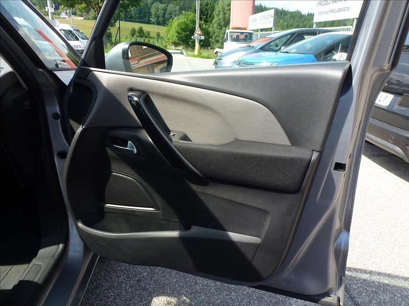 Citroën C4 Picasso 1,2 PureTech 130 6AUT  SpaceTo - fotka 33 z 54