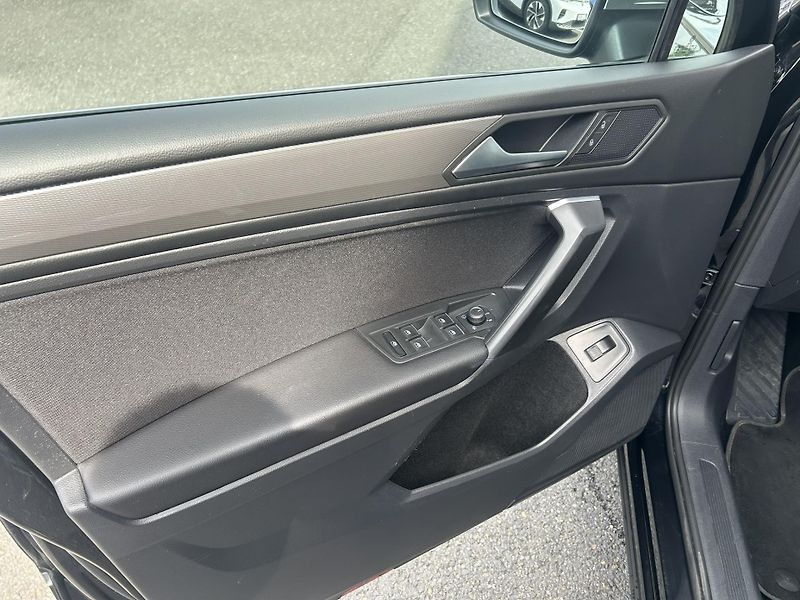 Volkswagen Tiguan 2.0TDI 110kW DSG - fotka 9 z 23