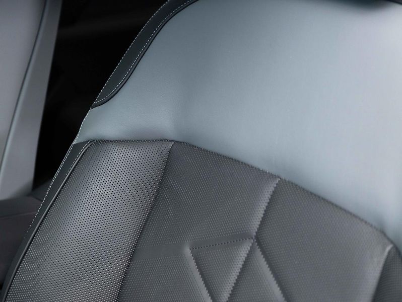 BMW Řada 5 550e xDrive - fotka 19 z 22