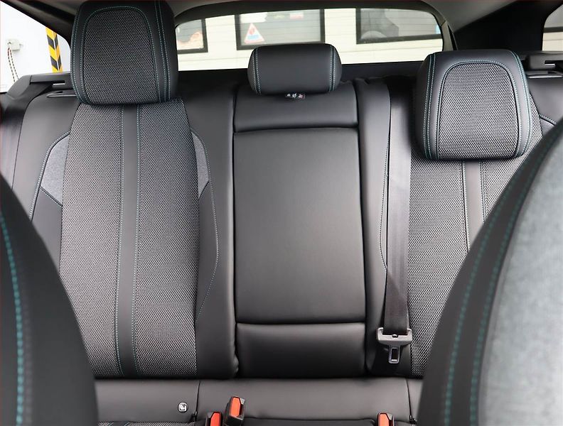 Peugeot 308 (2023) Allure 1.5 BlueHDi, Automat - fotka 10 z 25