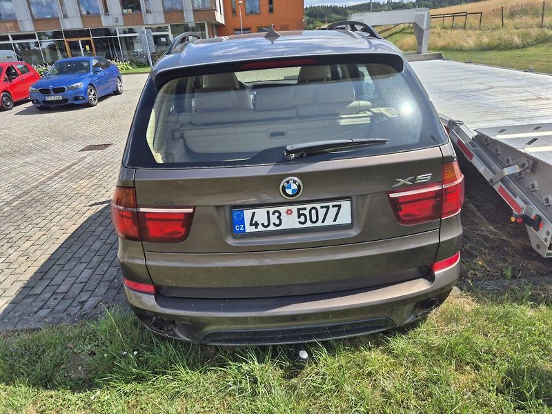 BMW X5 (2011) 3.0 D XDRIVE Vada motoru! - fotka 3 z 14