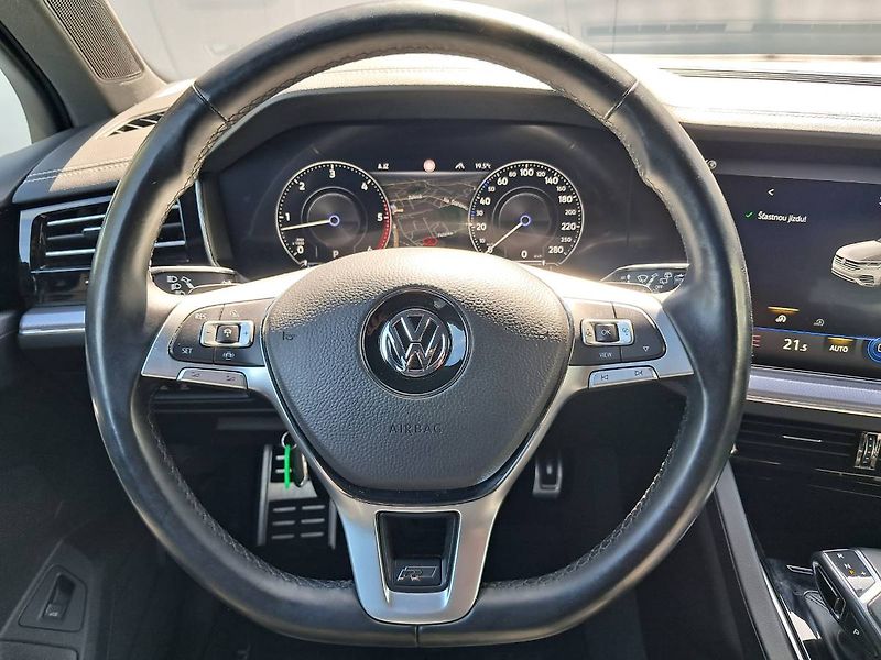 Volkswagen Touareg (2018) VW R-Line V6 3.0 TDI / 210 kW - fotka 6 z 29