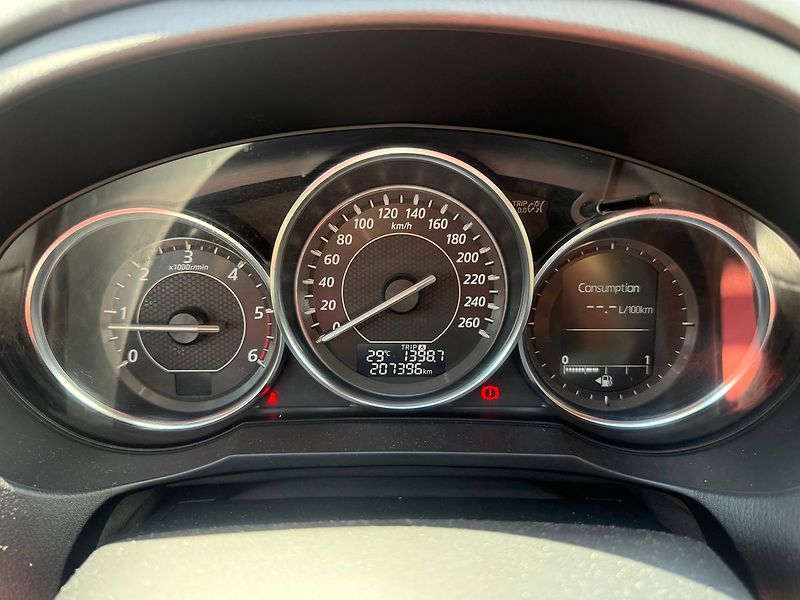 Mazda 6 Revolution Top 2,2 130 kW - fotka 20 z 23