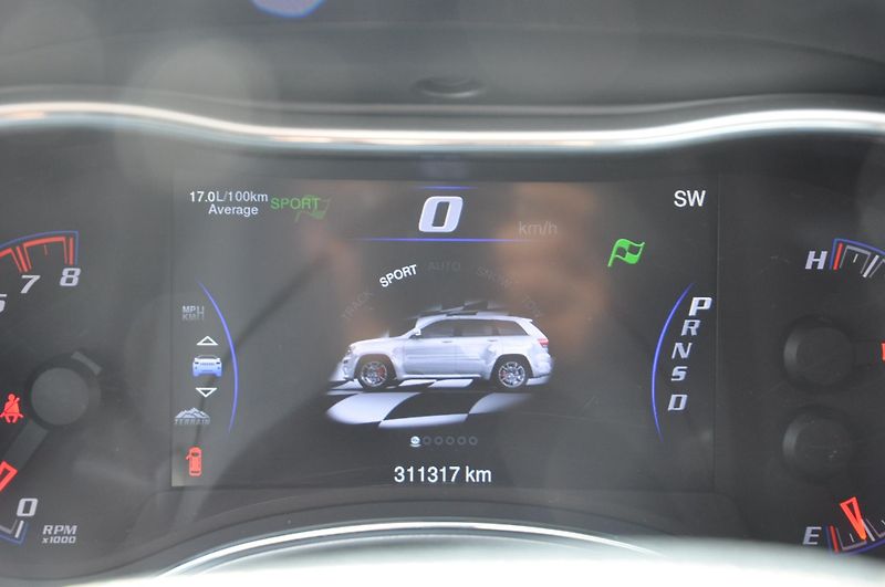 Jeep Grand Cherokee 6.4i SRT 344kW LPG!!! - fotka 17 z 23