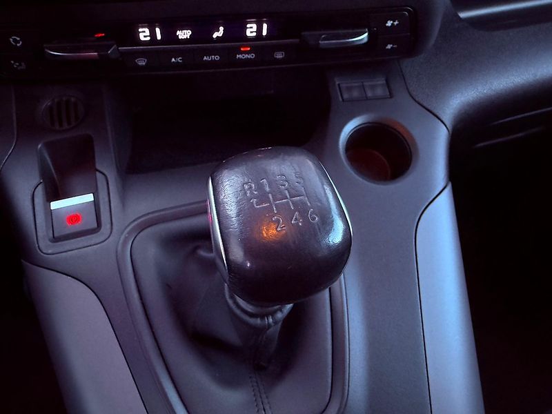 Toyota ProAce 1.5 D-4, ČR, Serviska, 7 míst - fotka 24 z 30