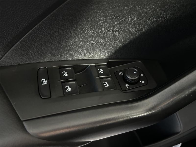 Volkswagen T-Cross 1,0   TSI,LIFE,2.MAJITEL - fotka 10 z 29