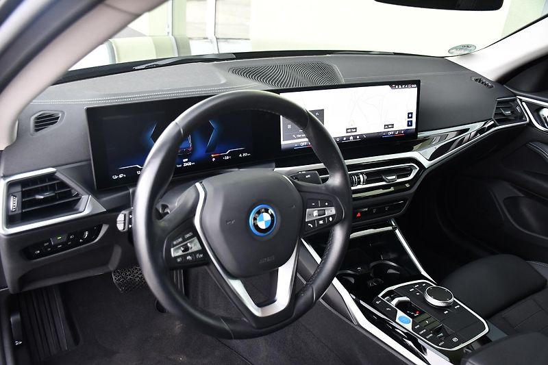 BMW i4 eDrive40 97,4%SoH. - fotka 15 z 39