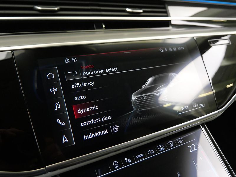 Audi S8 - fotka 23 z 30