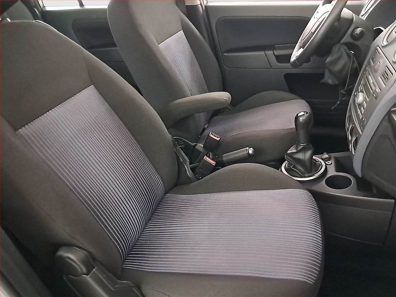Ford Fusion (2011) 1.4, ČR,1.maj - fotka 9 z 17