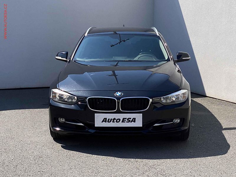 BMW Řada 3 (2012) 2.0i 320i, AC, navi, park - fotka 2 z 19
