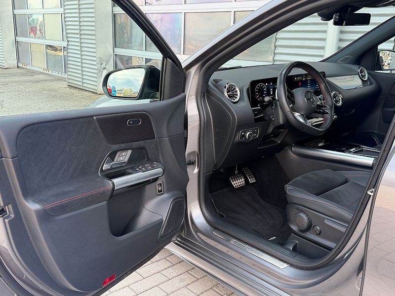 Mercedes-Benz Třídy B B 200d AMG Advanced - fotka 22 z 37