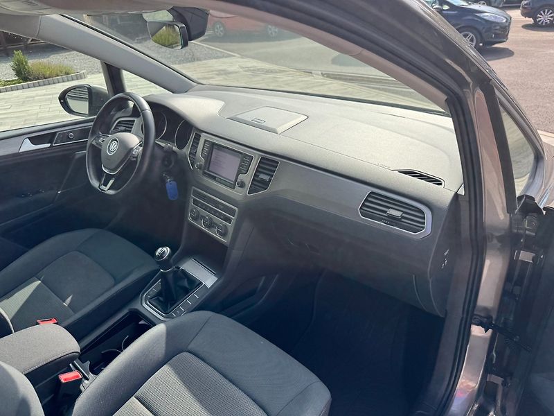 Volkswagen Golf Sportsvan (2016) Comfortline 1,2 TSI 81 KW - fotka 26 z 38