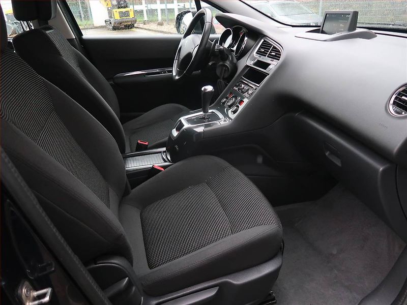 Peugeot 5008 (2014) 1.6 HDi, Automat, po STK - fotka 9 z 18