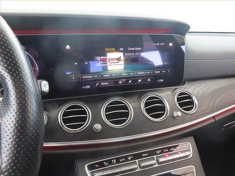 Mercedes-Benz Třídy E (2021) E 220 d 4MATIC - fotka 12 z 17