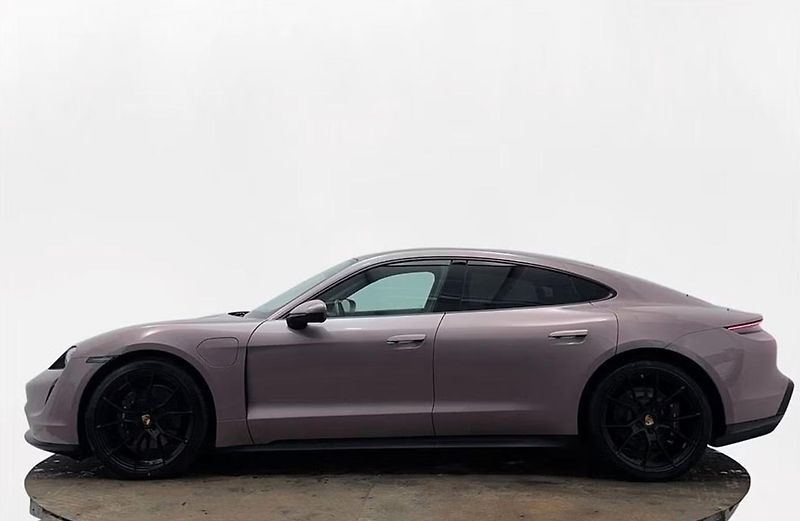 Porsche Taycan 93 kWh Panorama - fotka 9 z 25