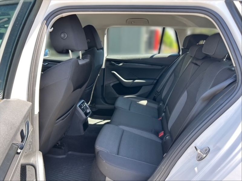 Škoda Octavia 2,0 TDI 110 Ambition - fotka 8 z 11