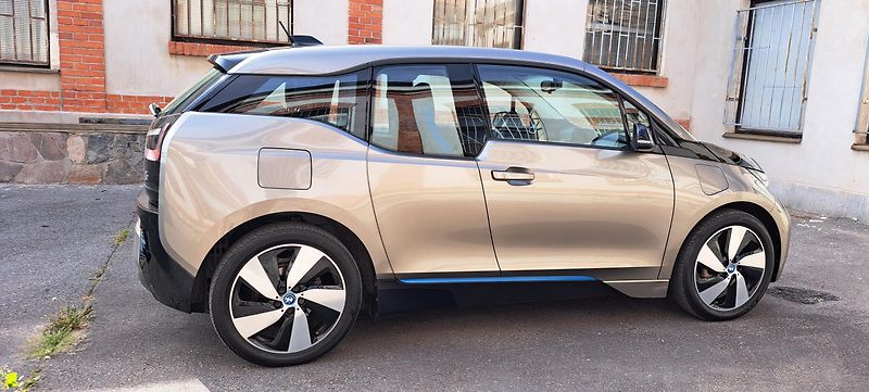 BMW i3 (2015) REX*LED*VÝBAVA*STAV*VÝHŘEV - fotka 12 z 42