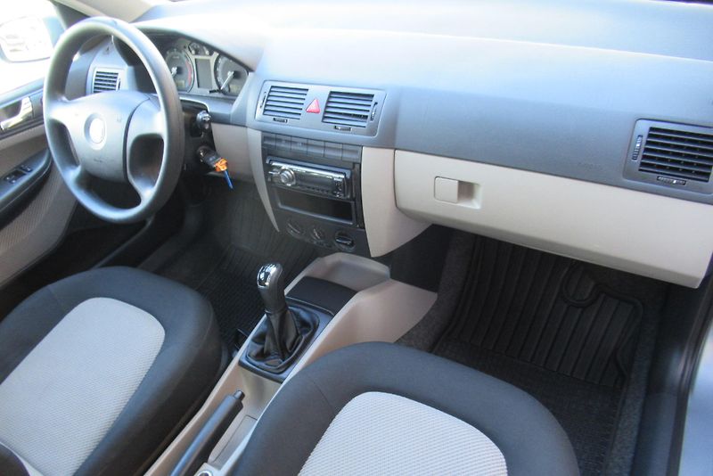 Škoda Fabia 1.4i KLIMA SADA KOL - fotka 16 z 32